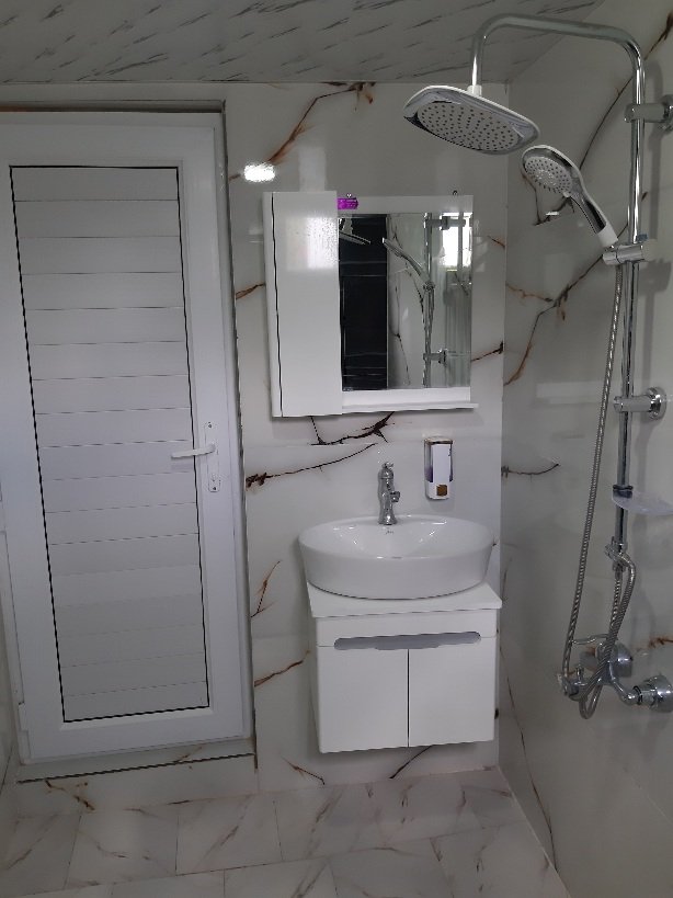 کلبه یک خوابه چوبی بام سبز 3