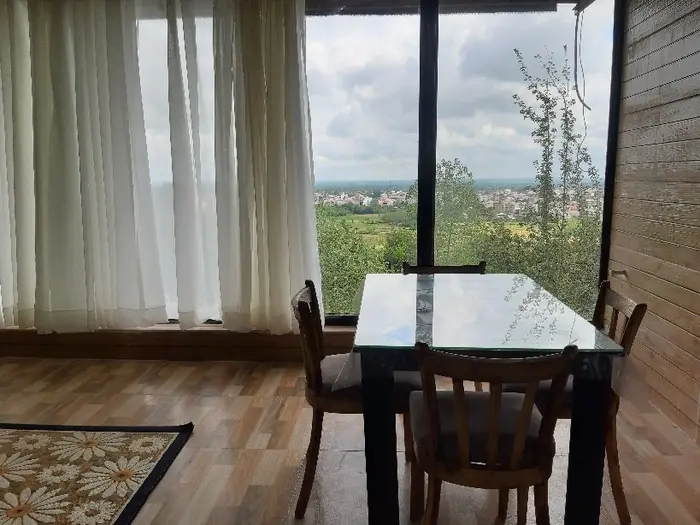 کلبه یک خوابه چوبی بام سبز 3