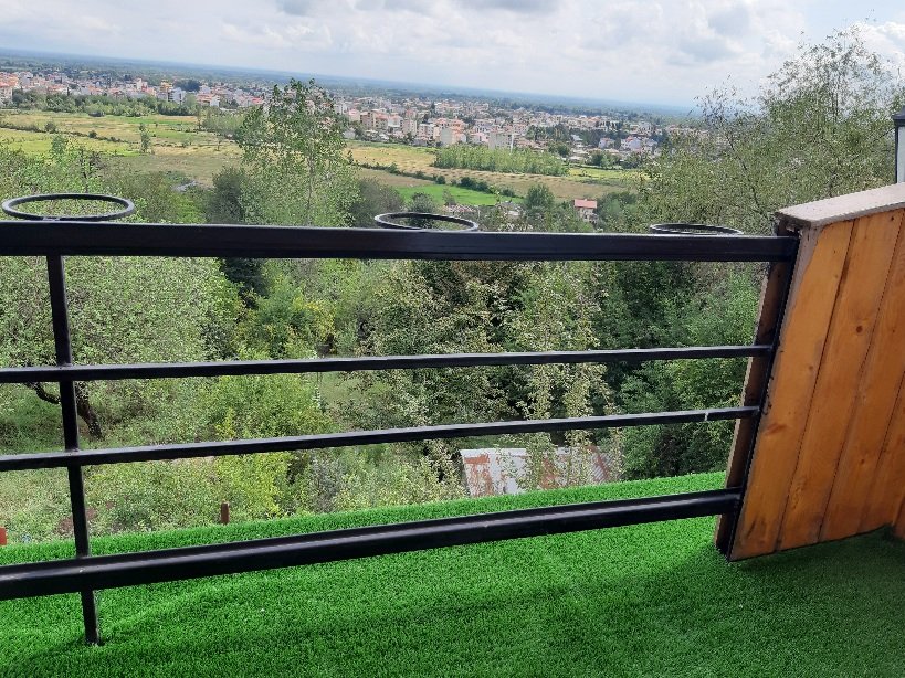 کلبه یک خوابه چوبی بام سبز 3