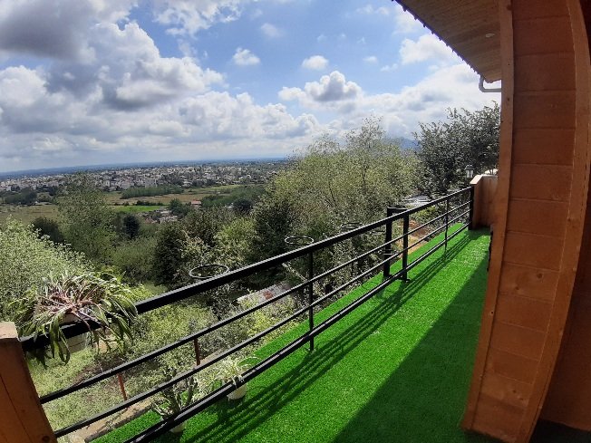 کلبه یک خوابه چوبی بام سبز 3