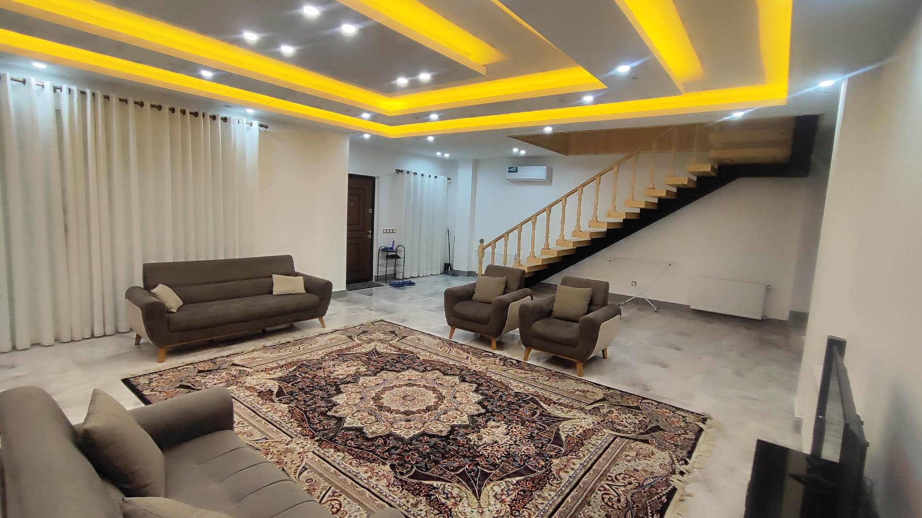 ویلا سه خوابه استخردار آبگرم آزالیا 2