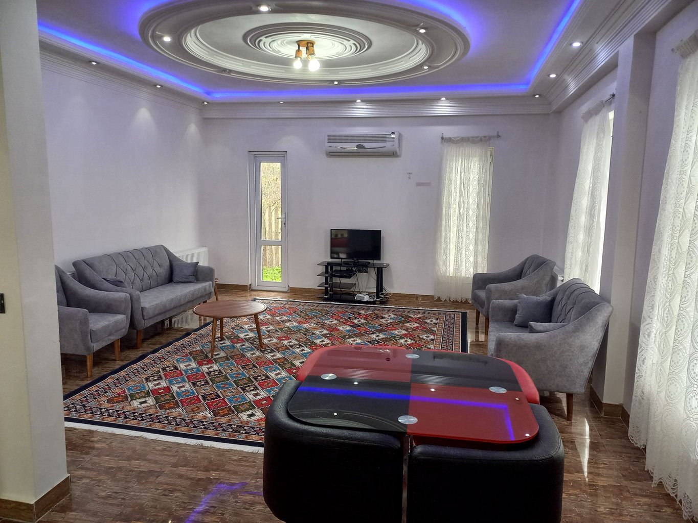 دوخوابه باغ قصر سفید