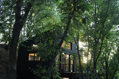 کلبه دوخوابه جنگلی دوبلکس تیکال