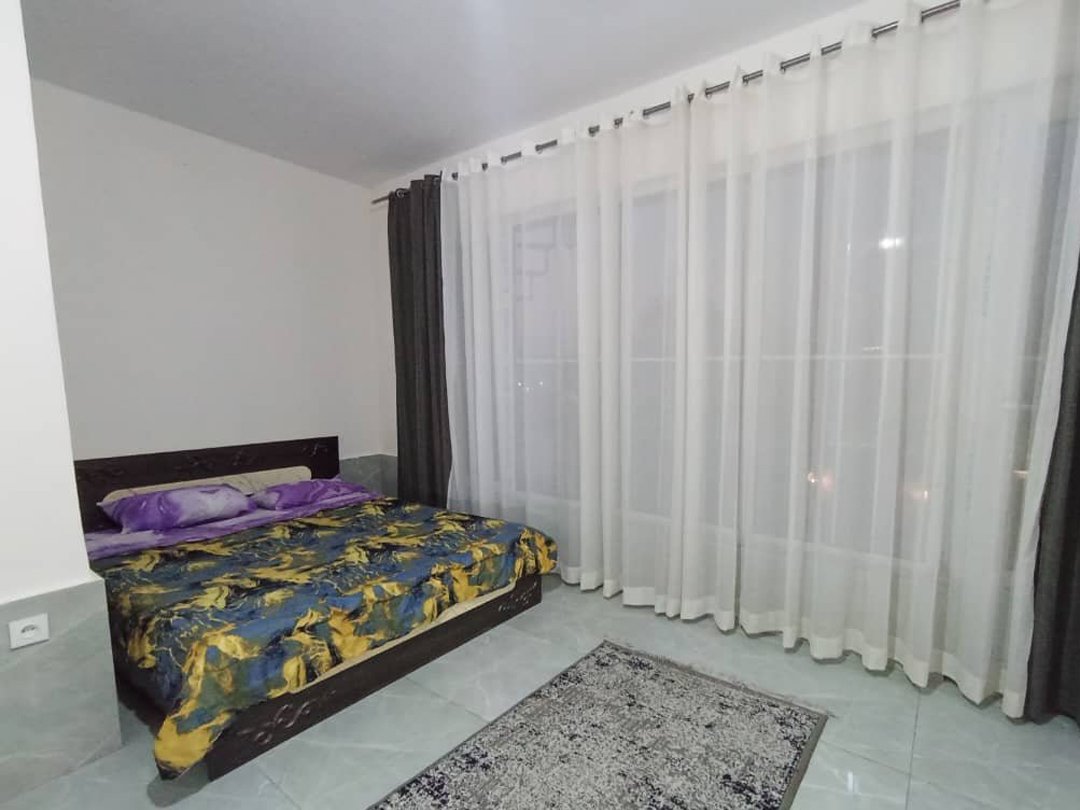 سه خوابه استخردار آبگرم تاج