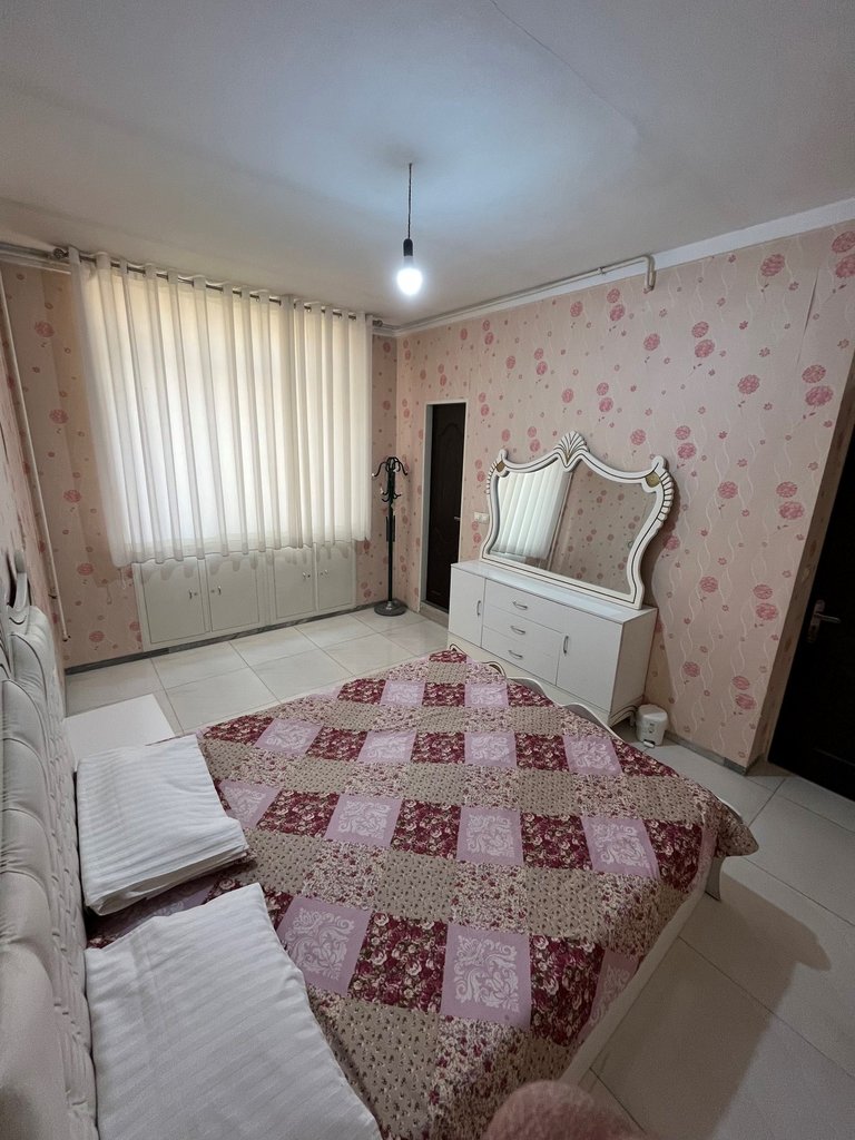 یک خوابه طاها 18