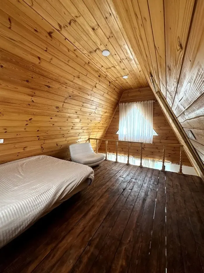 کلبه دوخوابه استخردار سوئیسی لی لی