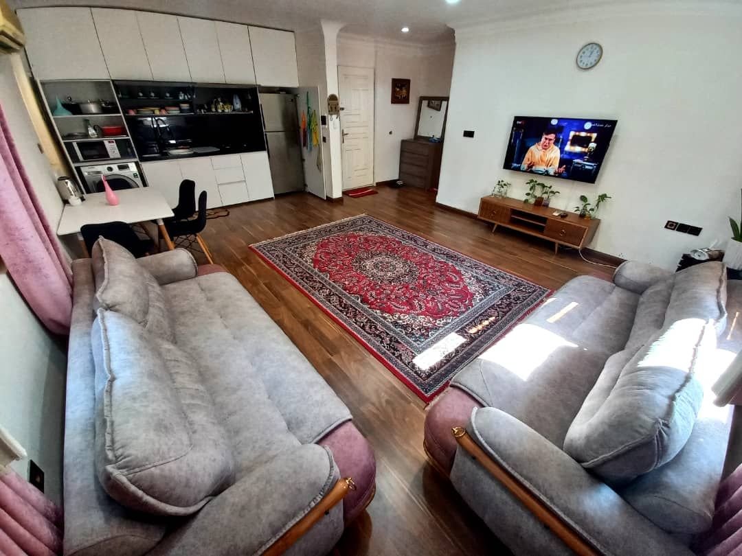 آپارتمان یک خوابه شهرک صدف 2 - دید از پذیرایی به اشپزخانه و فیلتر ورودی