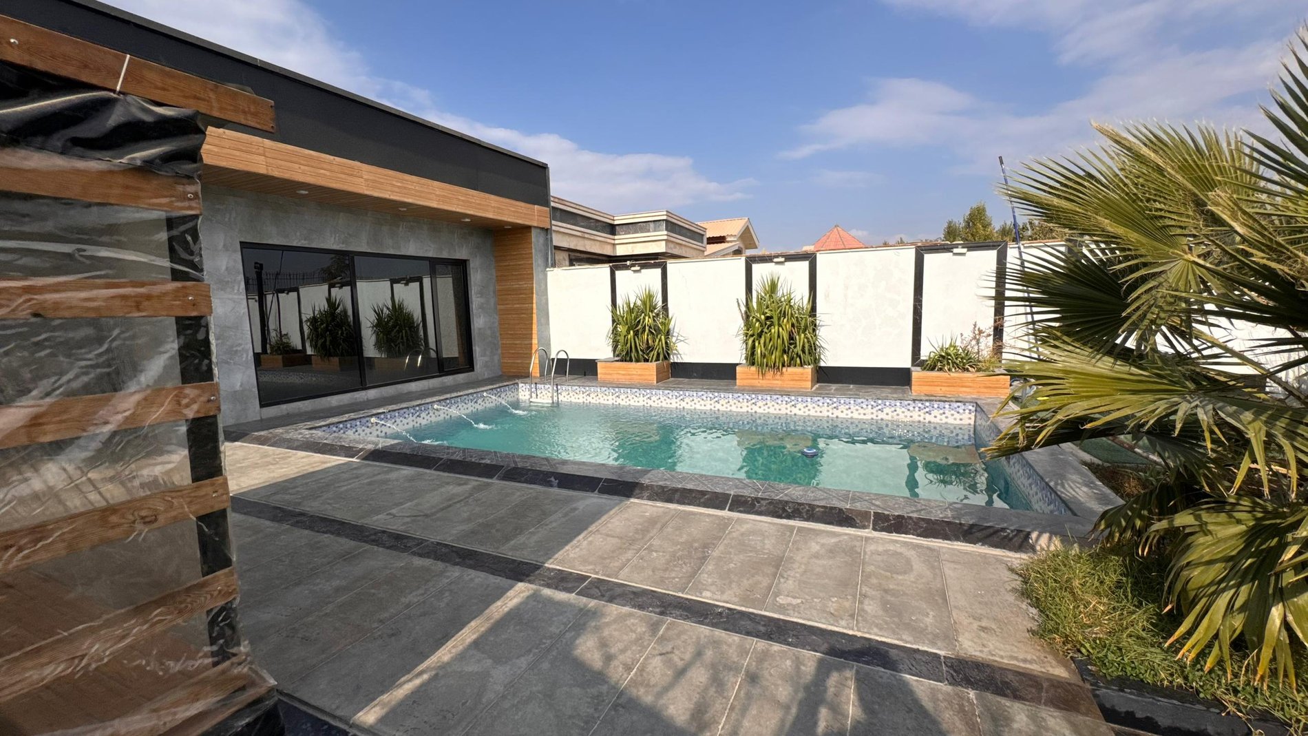 ویلا دوخوابه استخردار آبگرم باغ عرفان