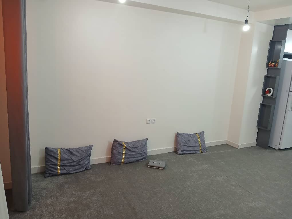 یک خوابه شهری درخت سبز