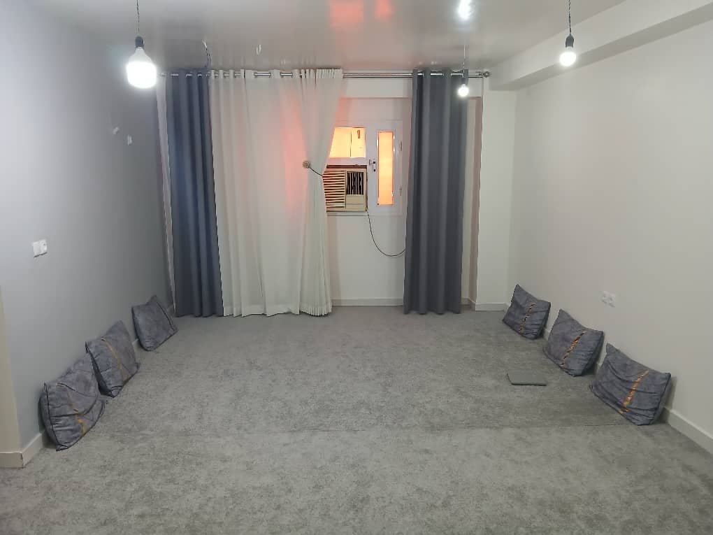 یک خوابه شهری درخت سبز