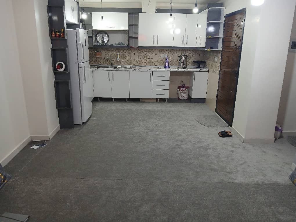 یک خوابه شهری درخت سبز