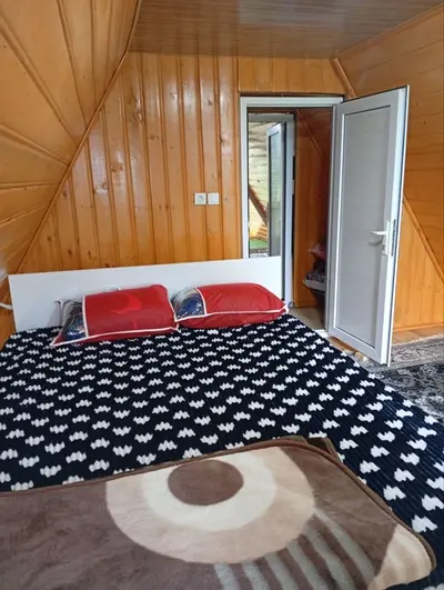 کلبه دوخوابه سوئیسی نور