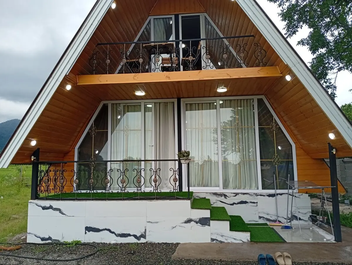 کلبه دوخوابه سوئیسی نور