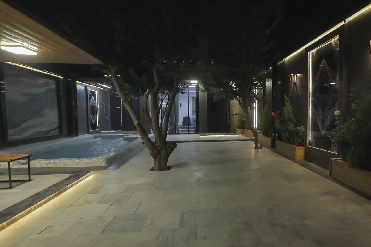 ویلا باغچه دسته گل