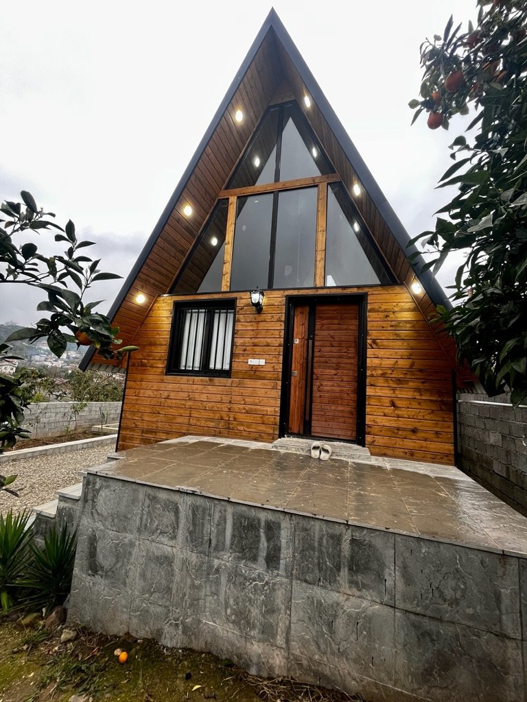 کلبه دوخوابه سوئیسی نویان