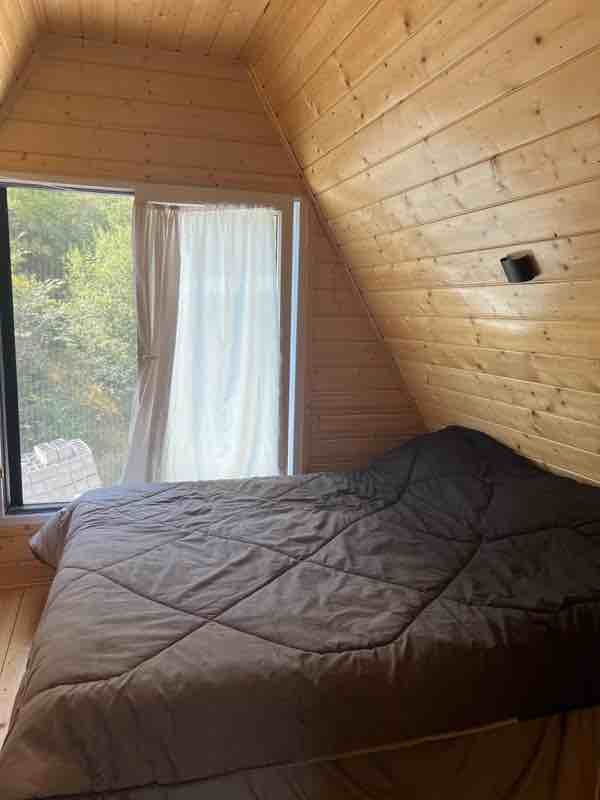 کلبه دوخوابه سوئیسی یان - انتخاب عنوان تصویر