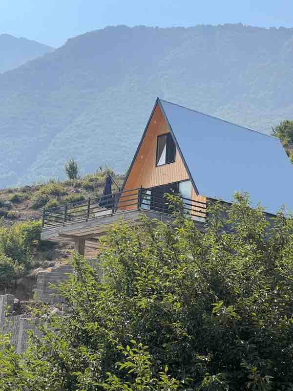 کلبه دوخوابه سوئیسی یان