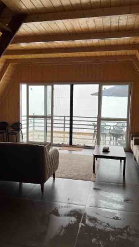 کلبه دوخوابه سوئیسی یان - انتخاب عنوان تصویر