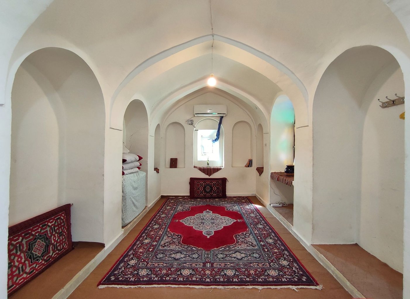 تیارا - واحد ایوان