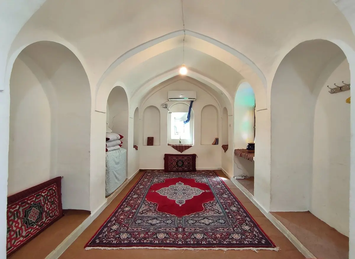 اقامتگاه سنتی تیارا - واحد ایوان