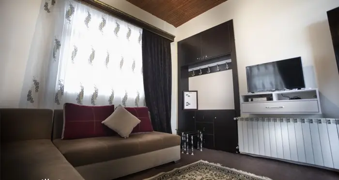 کلبه یک خوابه روستایی دو درخت