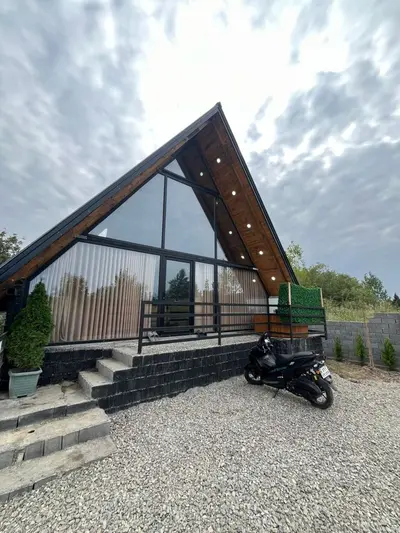 کلبه دوخوابه دوبلکس چوبی هاوراز