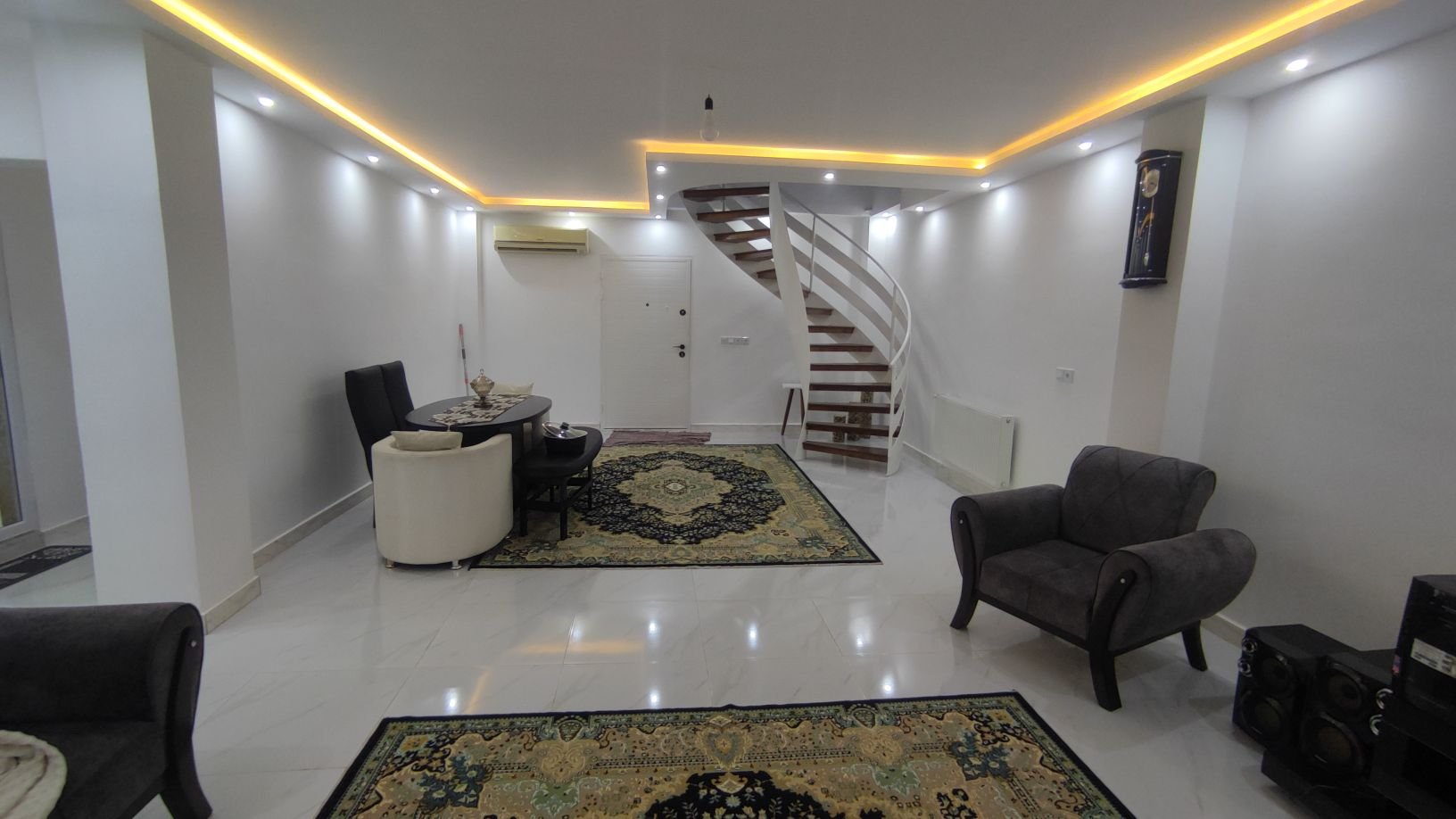 ویلا دوخوابه ساحلی دوبلکس نلین