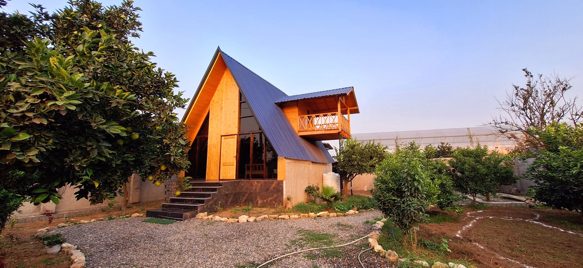 کلبه یک خوابه سوئیسی دوبلکس تاج