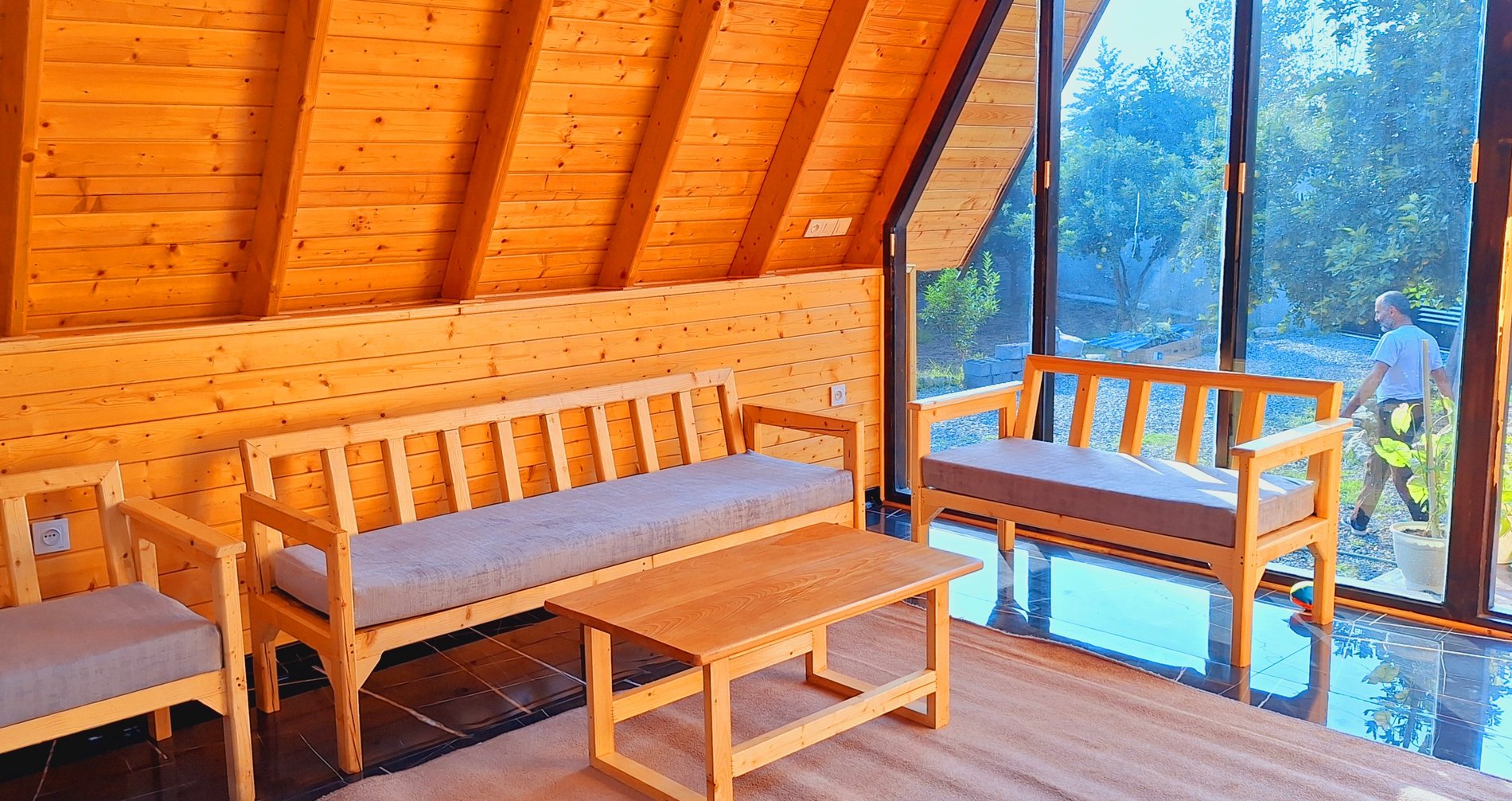 کلبه یک خوابه سوئیسی دوبلکس تاج