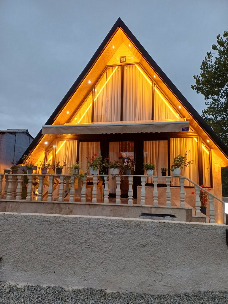 کلبه دوخوابه سوئیسی توسکا