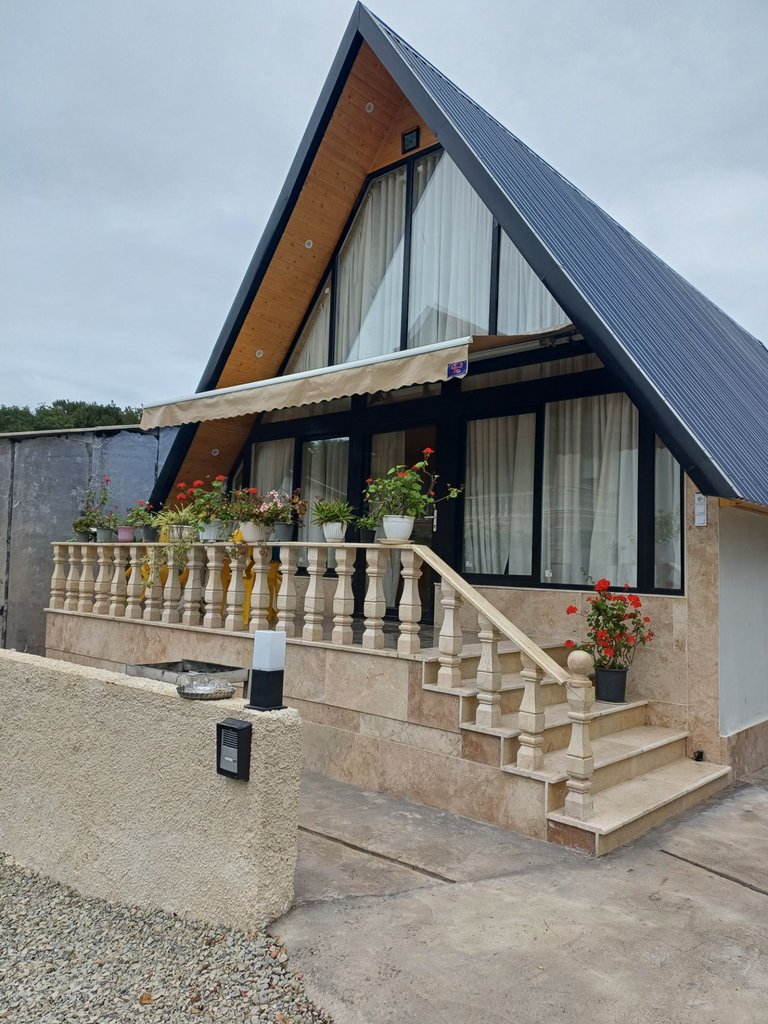 کلبه دوخوابه سوئیسی توسکا