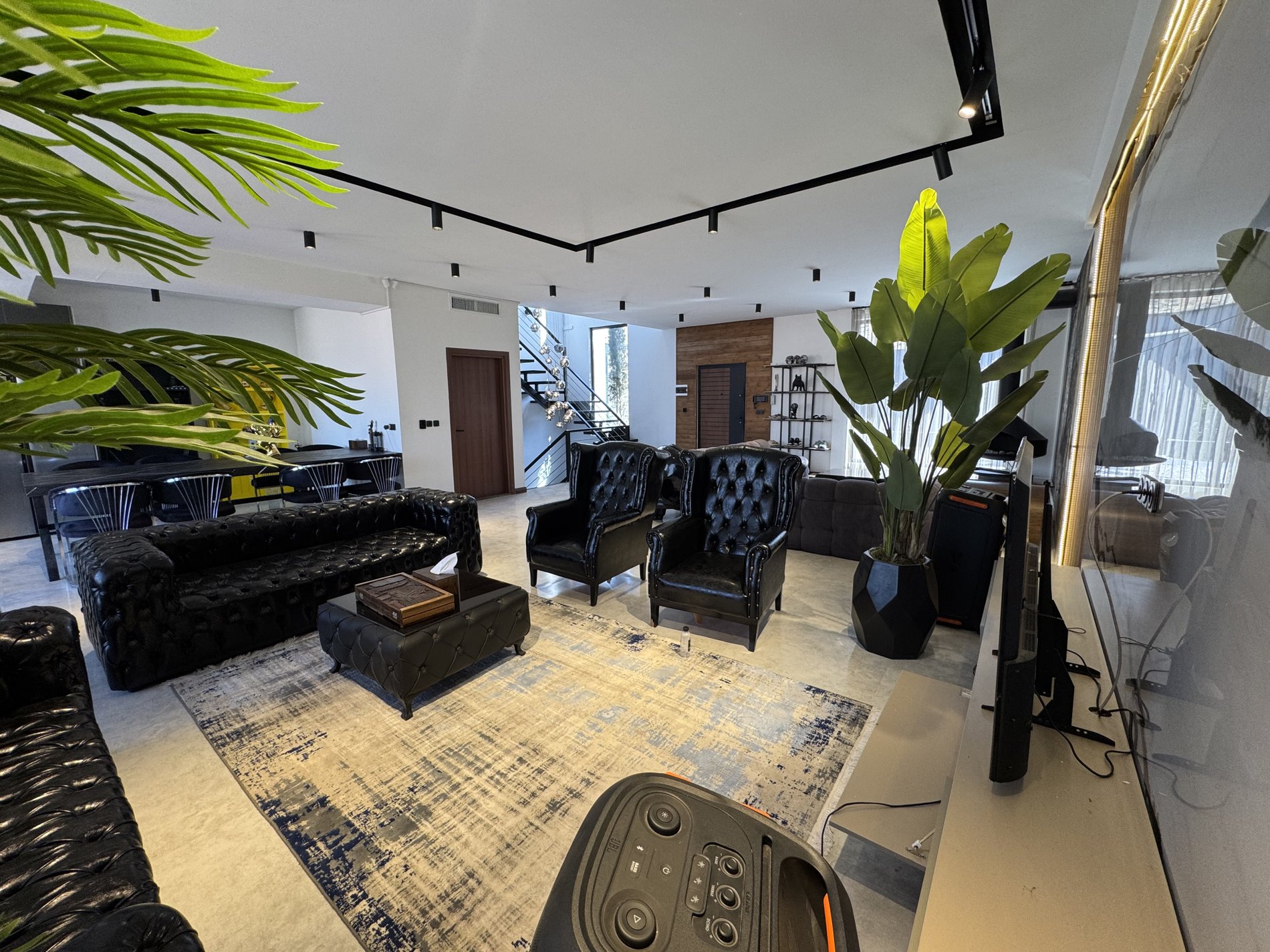 ویلا چهارخوابه استخردار آبگرم عمارت سون 1