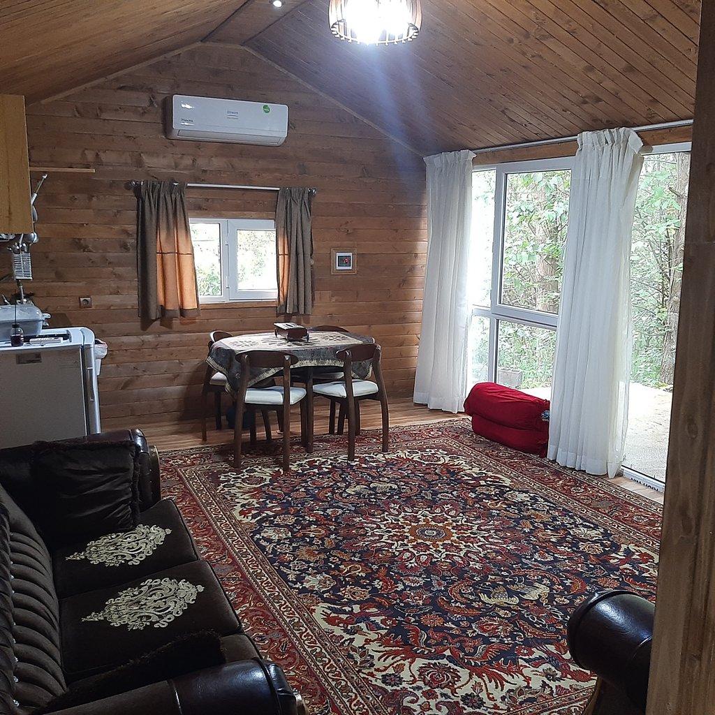  کلبه چوبی جنگلی روشن دره