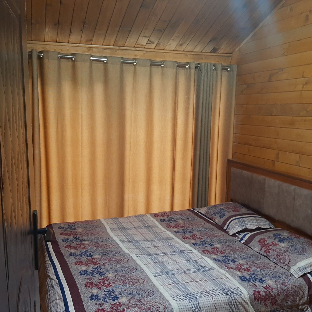  کلبه چوبی جنگلی روشن دره