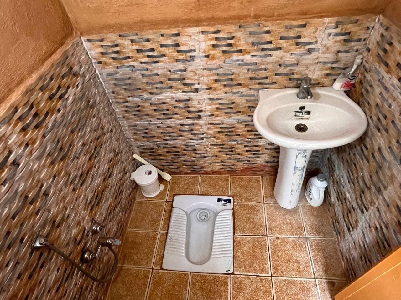 ویلا دوخوابه سنتی باغ بهشت روئین