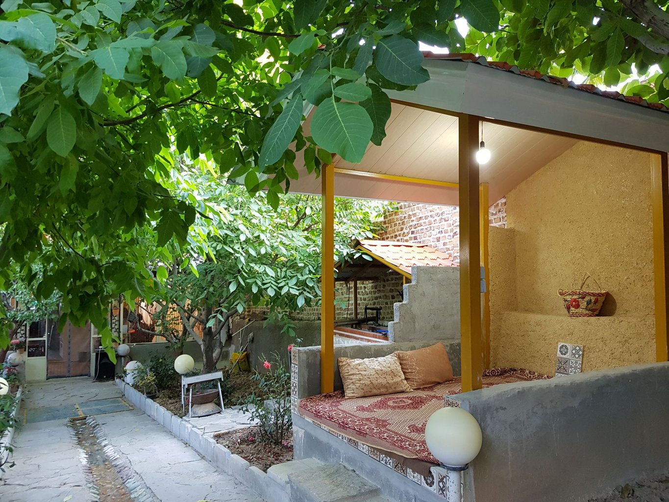 بوم گردی روژان واحد کردستان