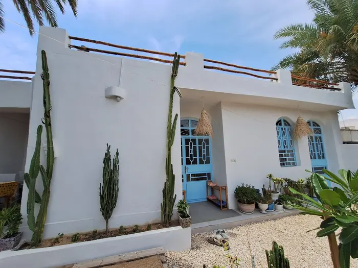 بوم گردی سُکنا - واحد افرو