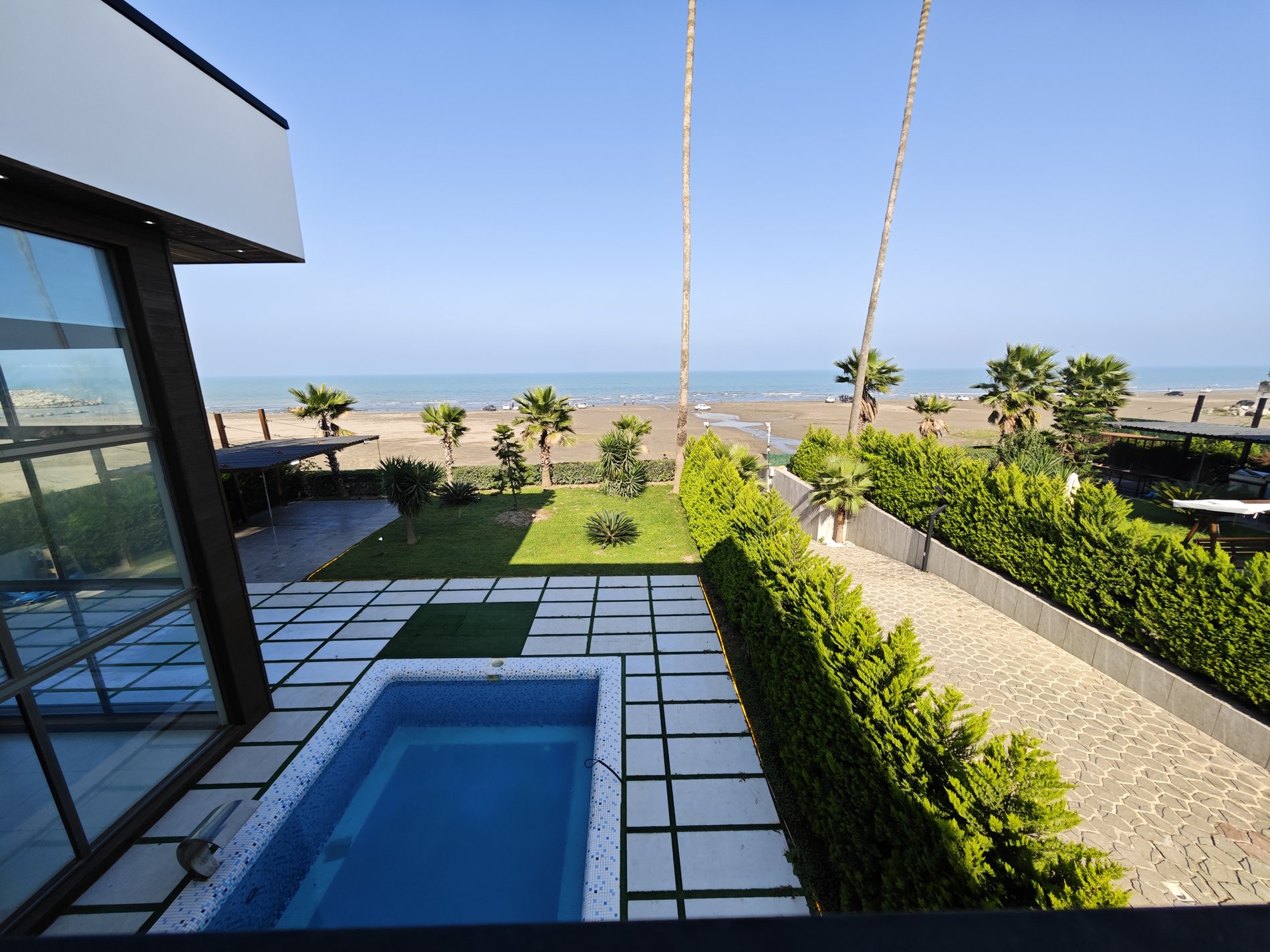 ویلا پنج خوابه ساحلی تریپلکس استخردار قصرشیرین