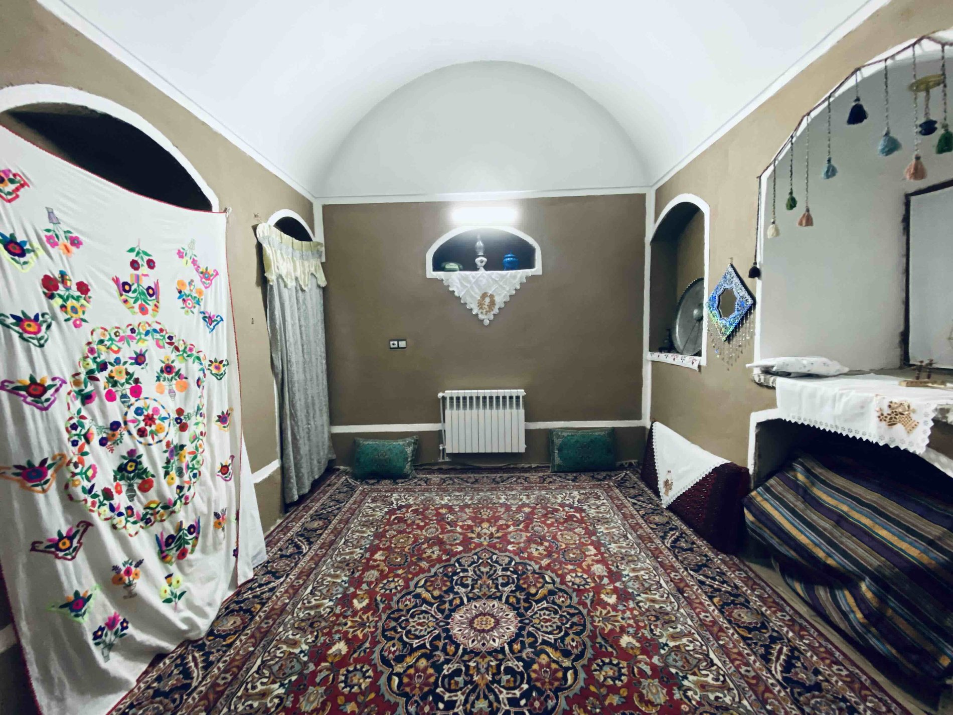 بومگردی فلت خوشینه اتاق پنج