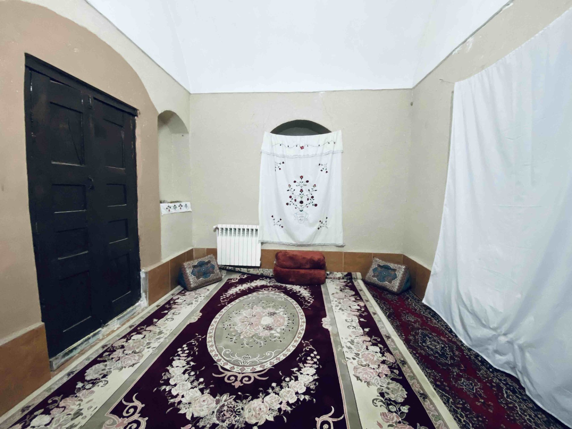 بومگردی فلت خوشینه اتاق یک