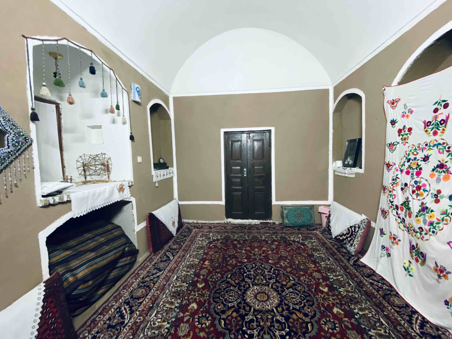 بومگردی فلت خوشینه اتاق پنج