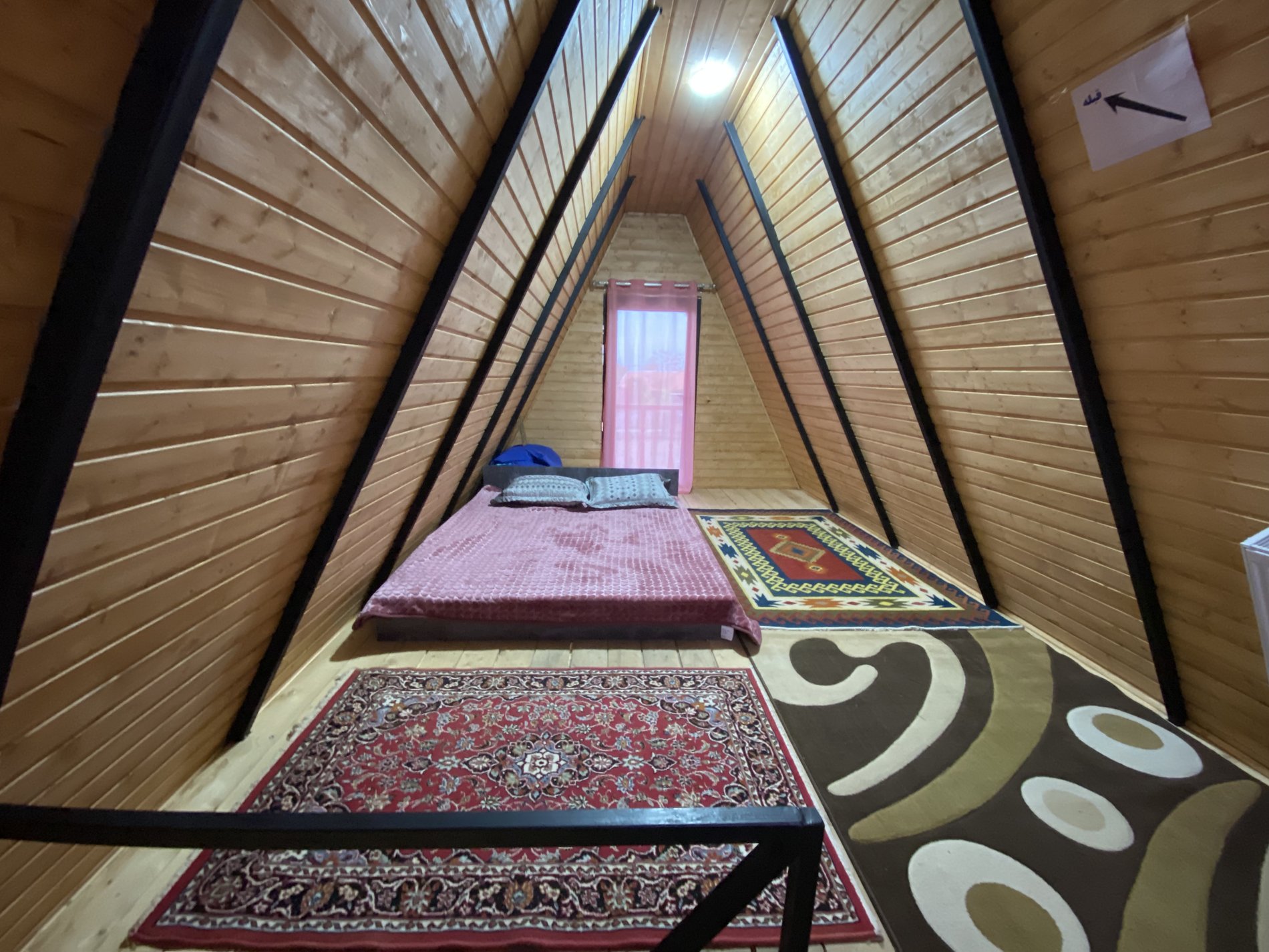 کلبه یک خوابه سوئیسی جنگلی ماهلین