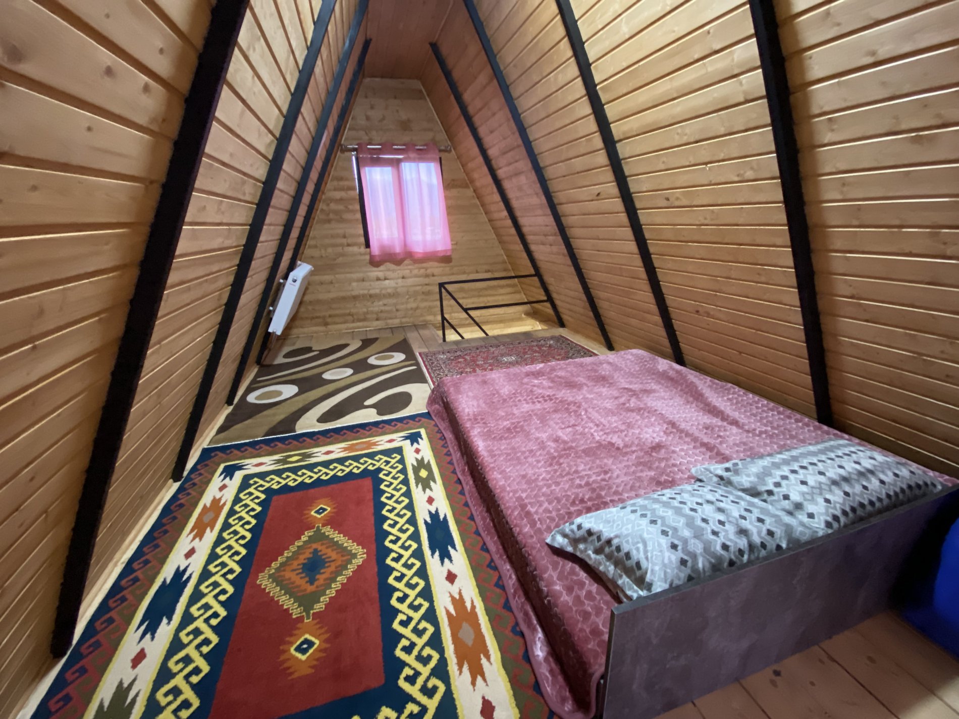 کلبه یک خوابه سوئیسی جنگلی ماهلین