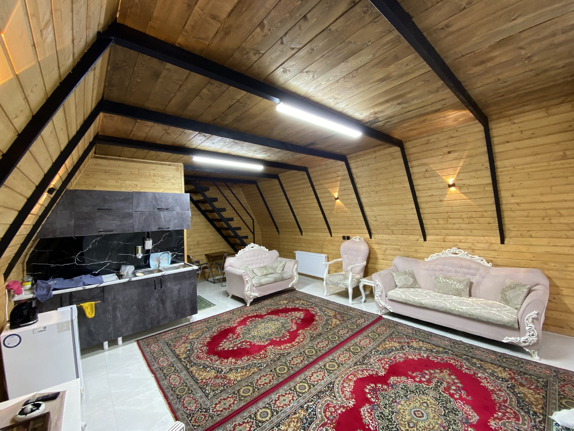 کلبه یک خوابه سوئیسی جنگلی ماهلین