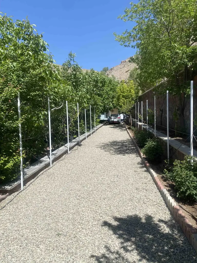 ویلا دوخوابه استخردار آبگرم آیینه ورزان - پارکینگ