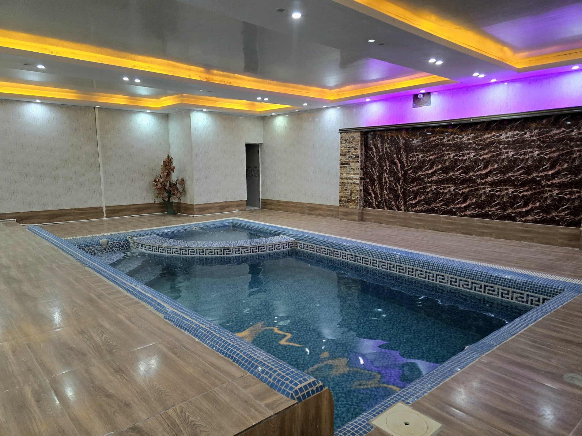 ویلا دوخوابه رومی