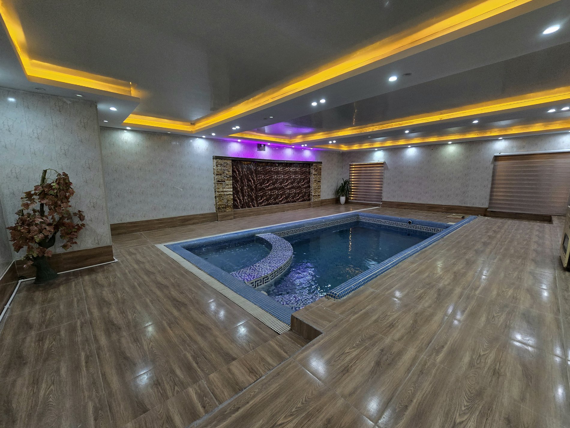 ویلا دوخوابه رومی