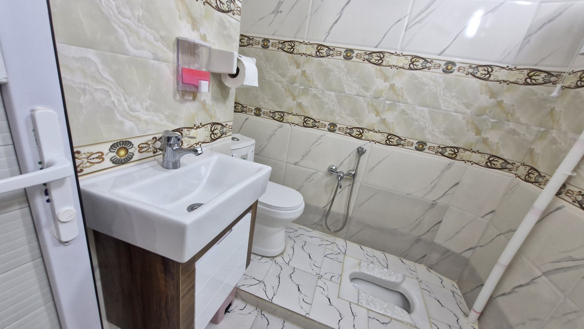 بوم گردی کدخدای موئیل - واحد طبقه ۱