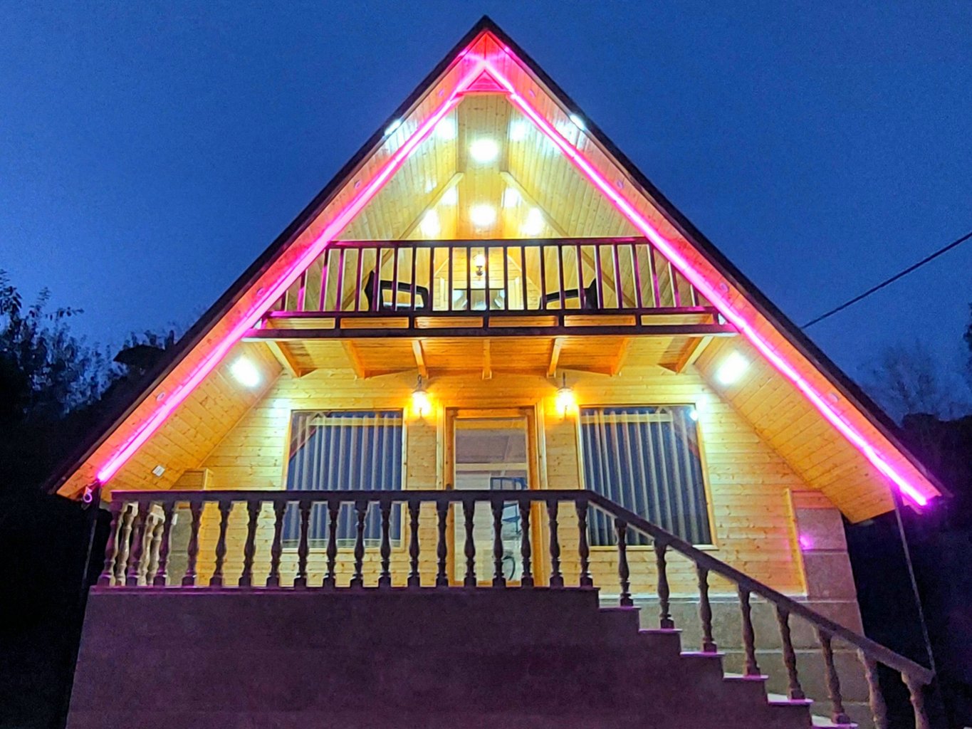 کلبه یک خوابه دوبلکس سوئیسی آیناز