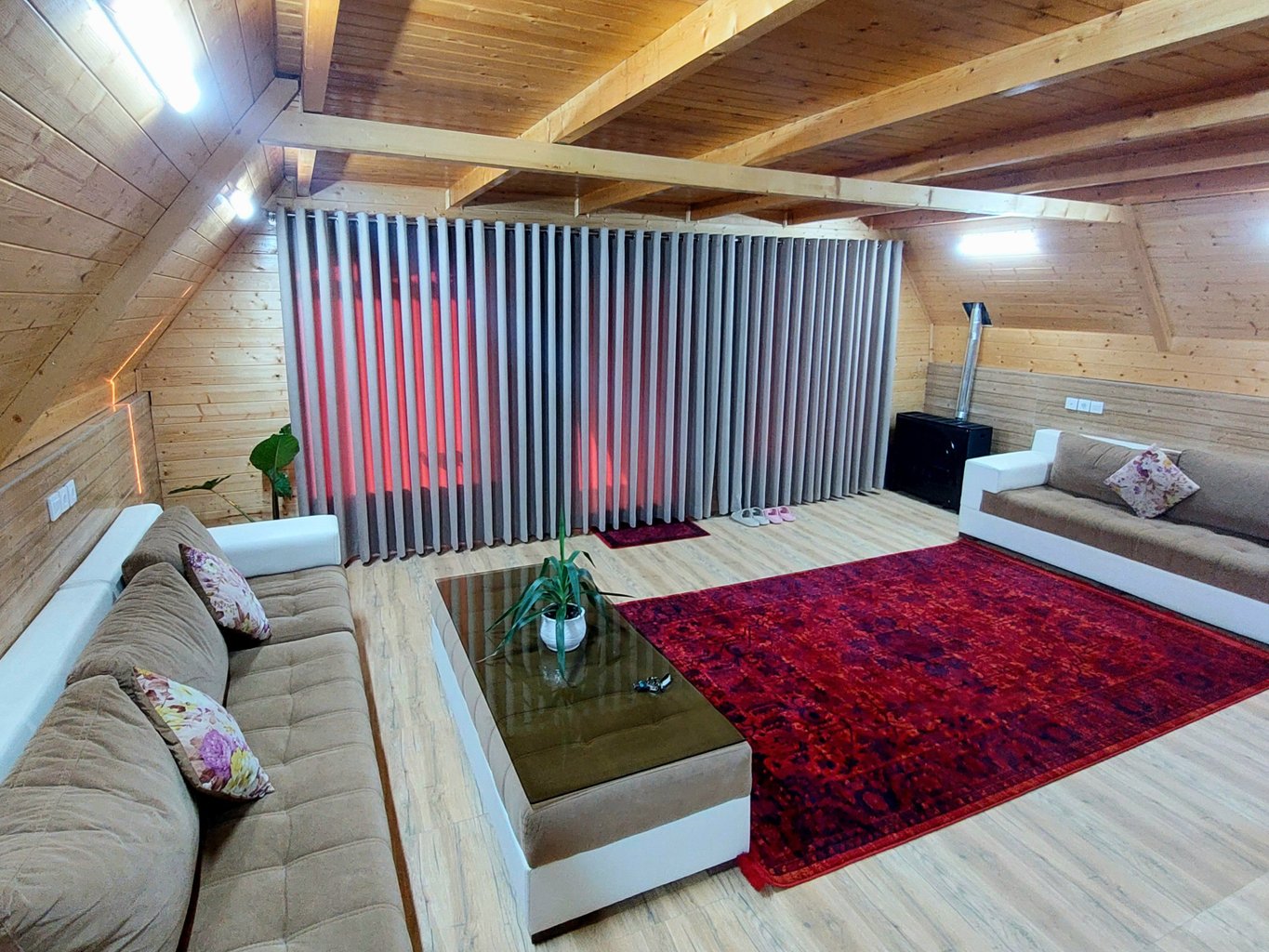 کلبه یک خوابه دوبلکس سوئیسی آیناز